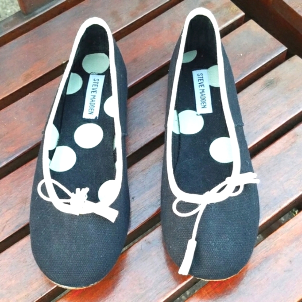Steve Madden Black Ballet Flats White Trim 8 1/2 M